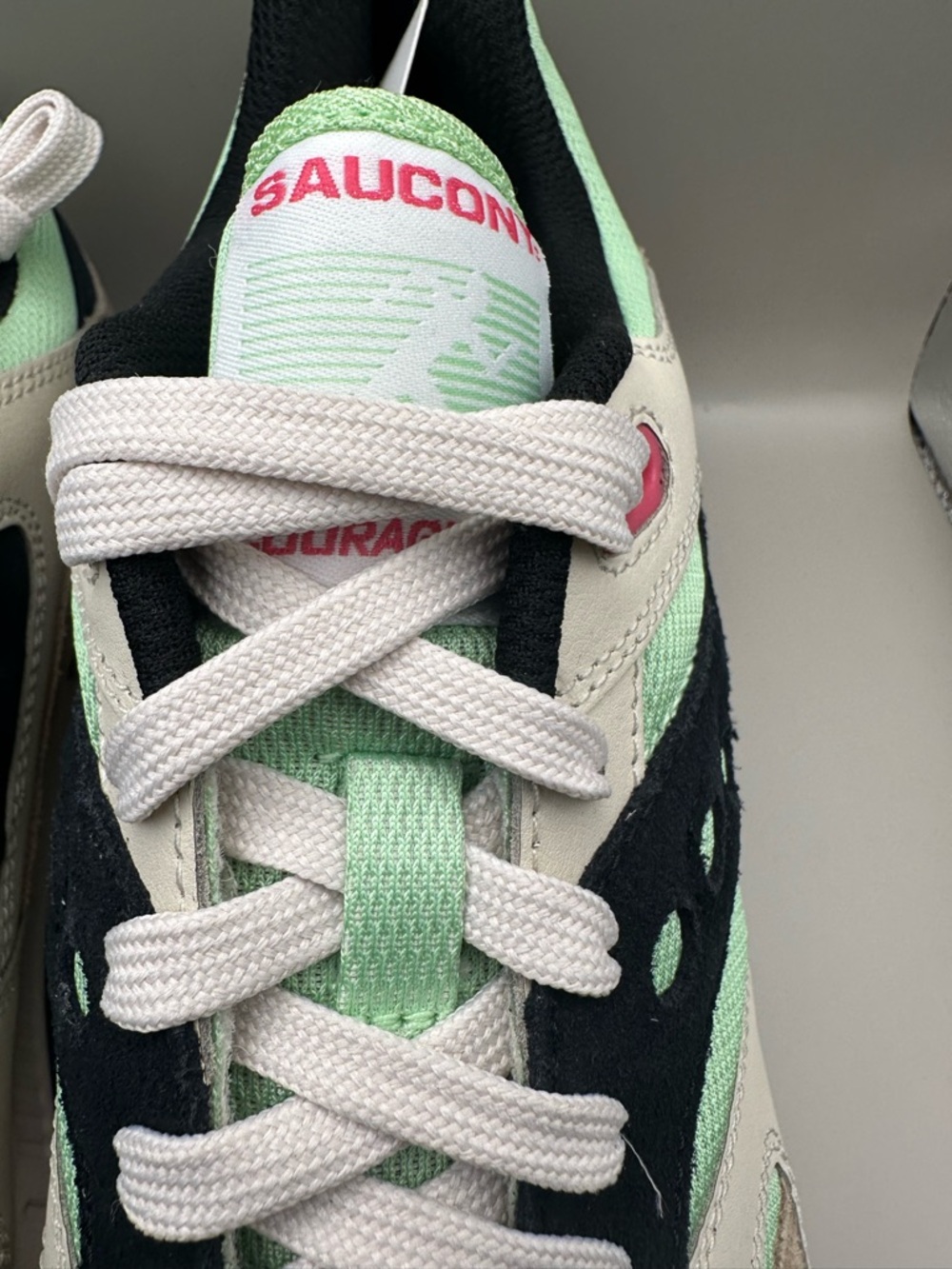**NEW** Saucony “Courageous” Sz 9m Men's Mint Beige Black Retro Runner - Picture 4 of 10